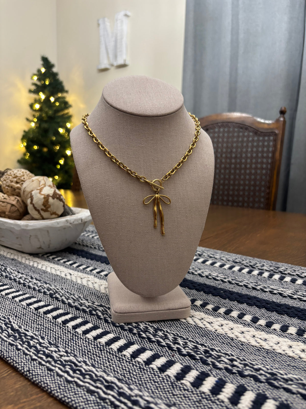 Gold Chunky Bow Necklace 18”