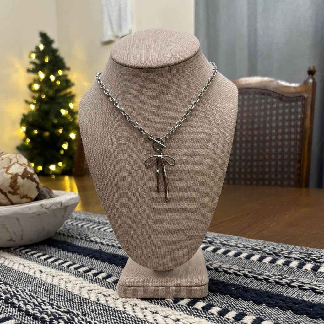 Silver Chunky Bow necklace 18”